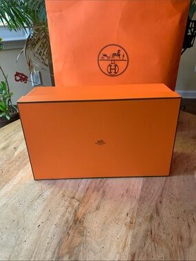 Hermès Gift/Shoe Box w/Ribbon